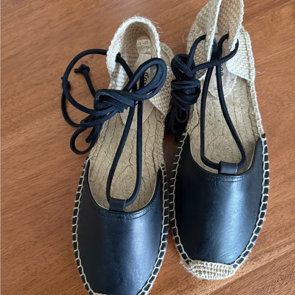 Soludos Black and Tan Espadrilles new